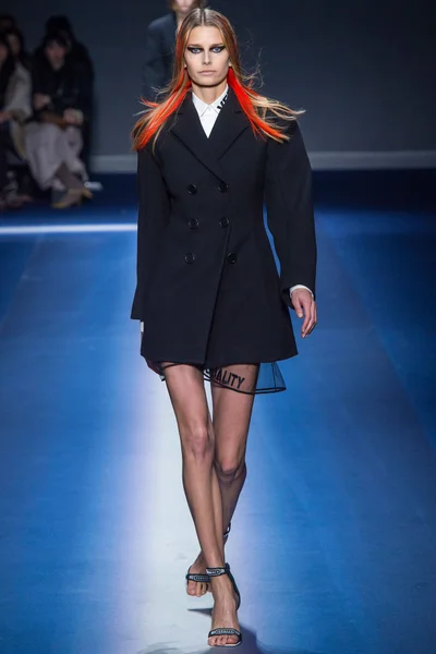 Look 1